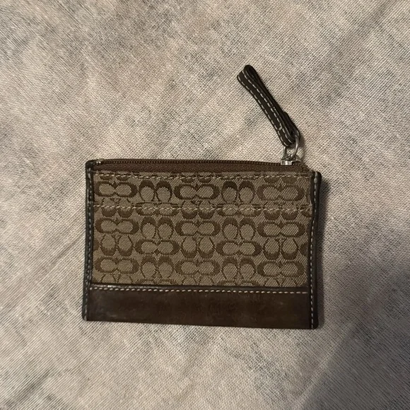 Coach Monogram Shoulder Bag
Bonus Coach Wallet - Picture 5 of 5